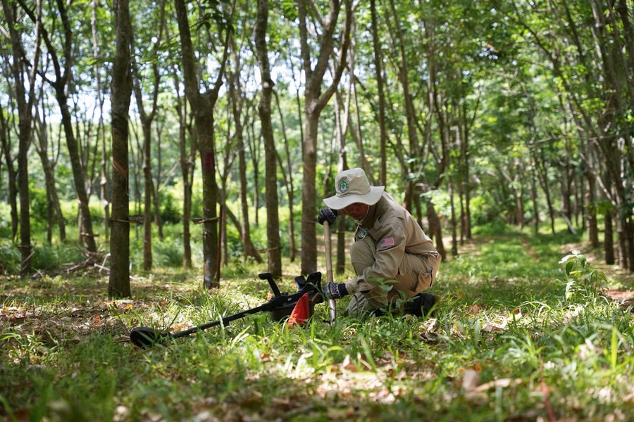 Phát hiện, phá hủy 75 bom chùm và 76 vật nổ sót lại sau chiến tranh