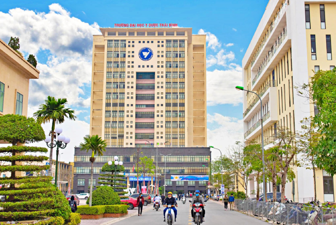 Điểm chuẩn giảm, bốn trường Y phía Bắc bất ngờ tuyển thêm hàng trăm chỉ tiêu