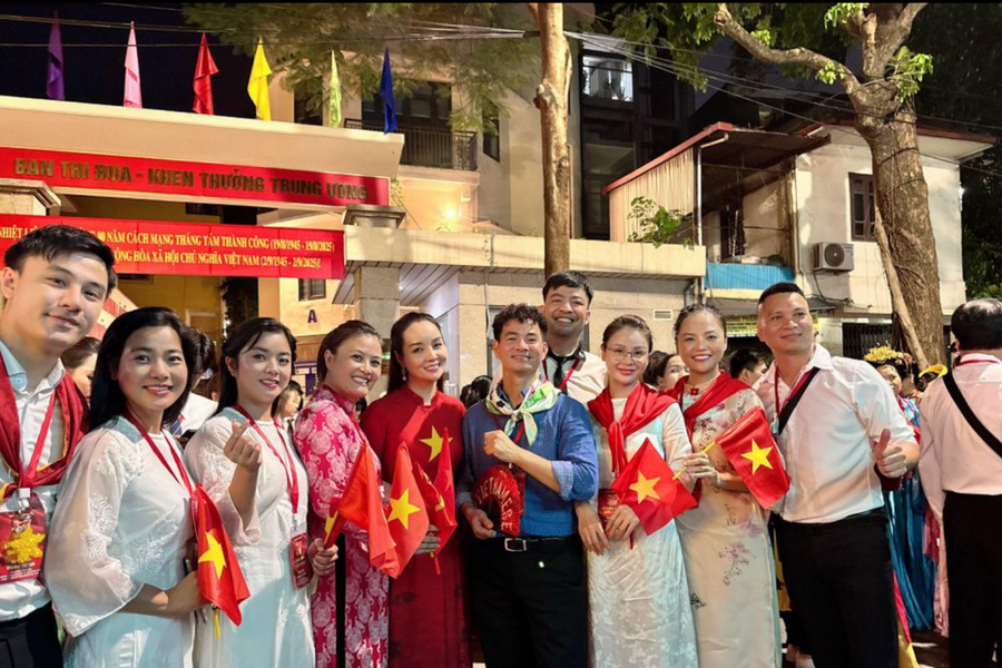 Tiết mục nghệ thuật đặc biệt với 80 ca sĩ hòa giọng tại Lễ diễu binh, diễu hành 2/9