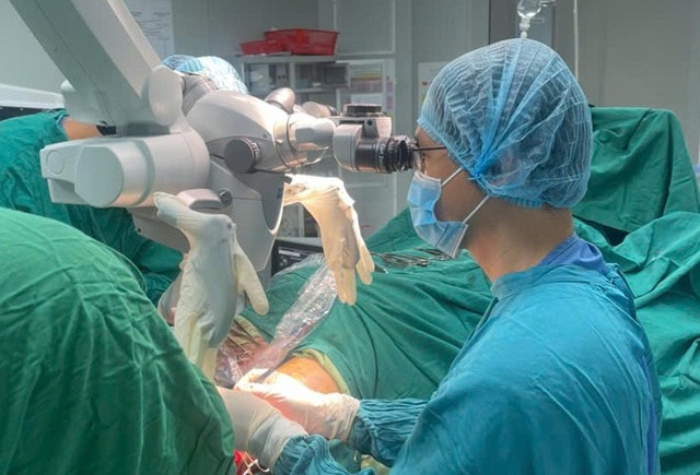 Khi người bệnh không có người nhà, bác sĩ sẽ là người thân ở bên