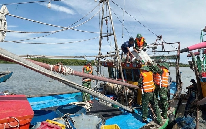 Thủ tướng lập Ban Chỉ đạo tiền phương tại Nghệ An, trực tiếp chủ trì họp ứng phó bão số 5