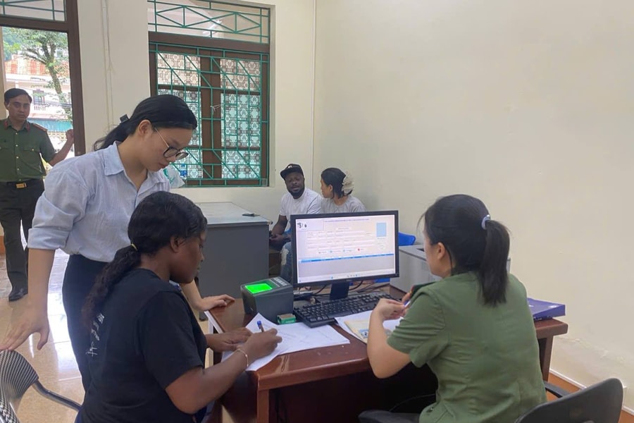 Lào Cai: Tạo điều kiện thuận lợi cấp định danh điện tử mức độ 2 cho người nước ngoài