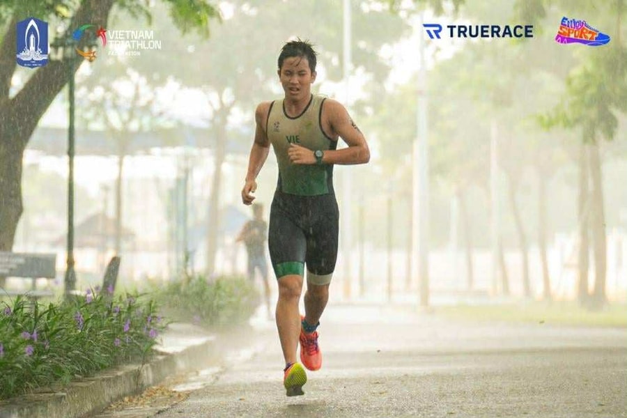 Học sinh trường chuyên Trần Nguyên Chương vô địch tại giải Triathlon TP.HCM