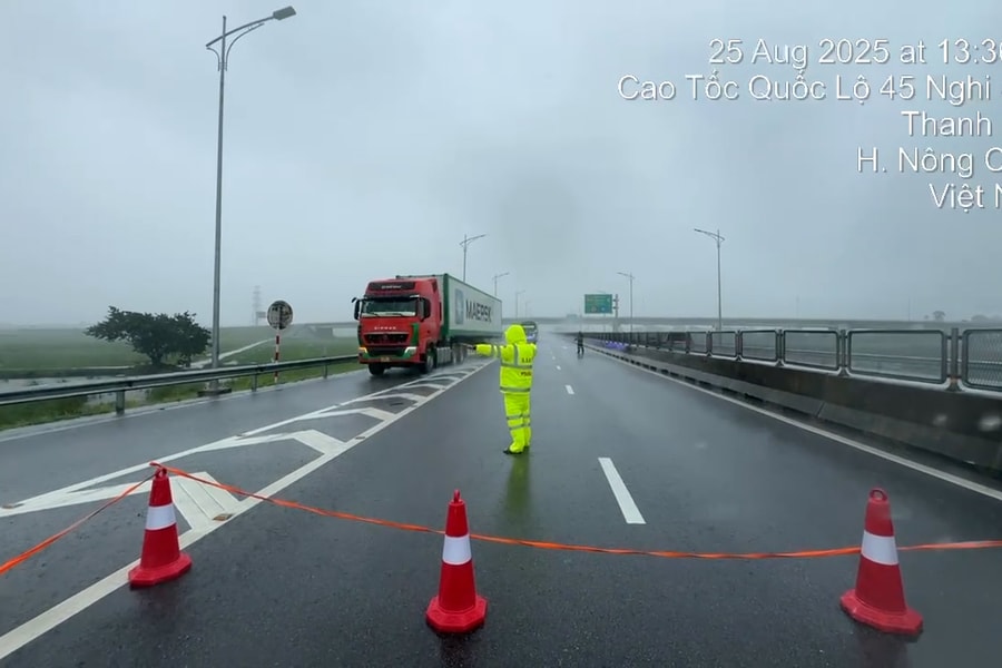 Tạm dừng toàn bộ xe trên cao tốc Bắc - Nam qua Nghệ An do bão số 5