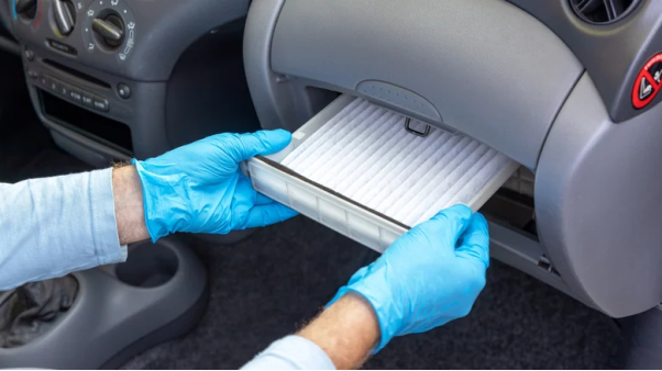 Điều hòa xe có mùi ẩm mốc: nguyên nhân và cách xử lý