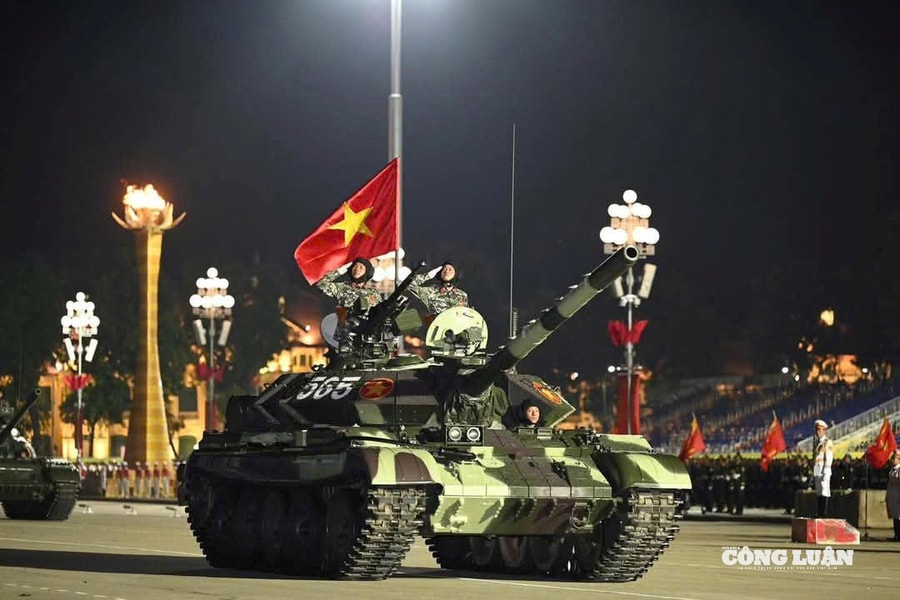 Uy lực đội hình xe pháo, khí tài hiện đại trong đêm tổng hợp luyện A80