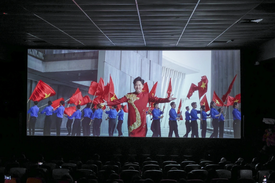 Tùng Dương ra mắt MV ‘Viết tiếp câu chuyện hoà bình’ mừng Quốc khánh 2/9