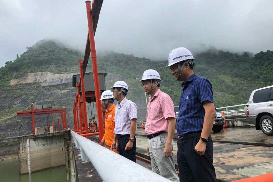 Lãnh đạo EVNGENCO1 trực tiếp chỉ đạo tại Thủy điện Bản Vẽ phòng chống bão số 5