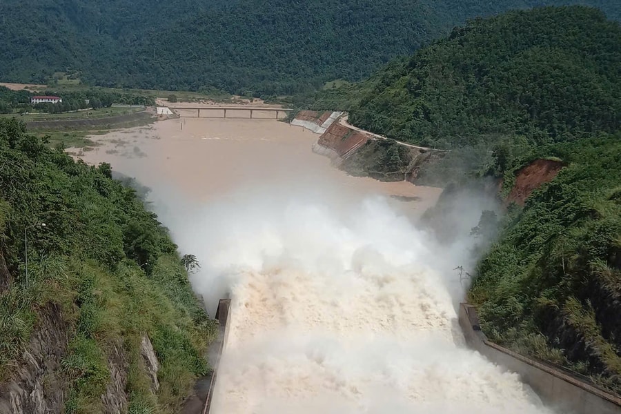 Hồ chứa nước lớn nhất Thanh Hóa mở 5 cửa xả lũ