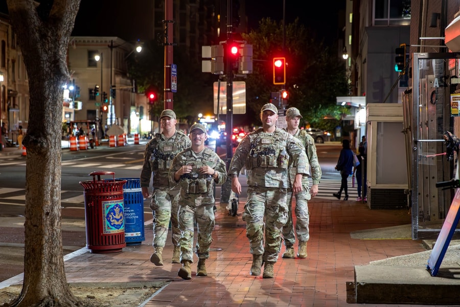 Lực lượng Vệ binh Quốc gia Mỹ tuần tra trấn áp tội phạm tại thủ đô Washington
