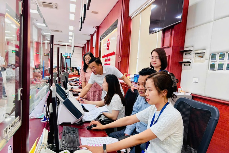 Đề nghị khắc phục tình trạng “lõm sóng”, tạo điều kiện cho người dân được tiếp cận dịch vụ số thuận lợi