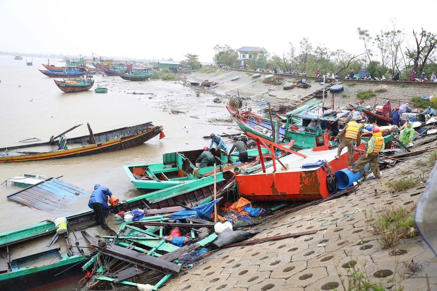 Hà Tĩnh nỗ lực khắc phục hậu quả nặng nề do bão số 5 gây ra