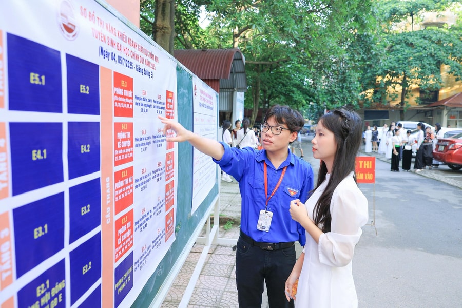 Thứ trưởng Bộ GD&ĐT bác bỏ thông tin 'càng lọc nhiều càng ảo', tránh việc một thí sinh chiếm nhiều 'suất'