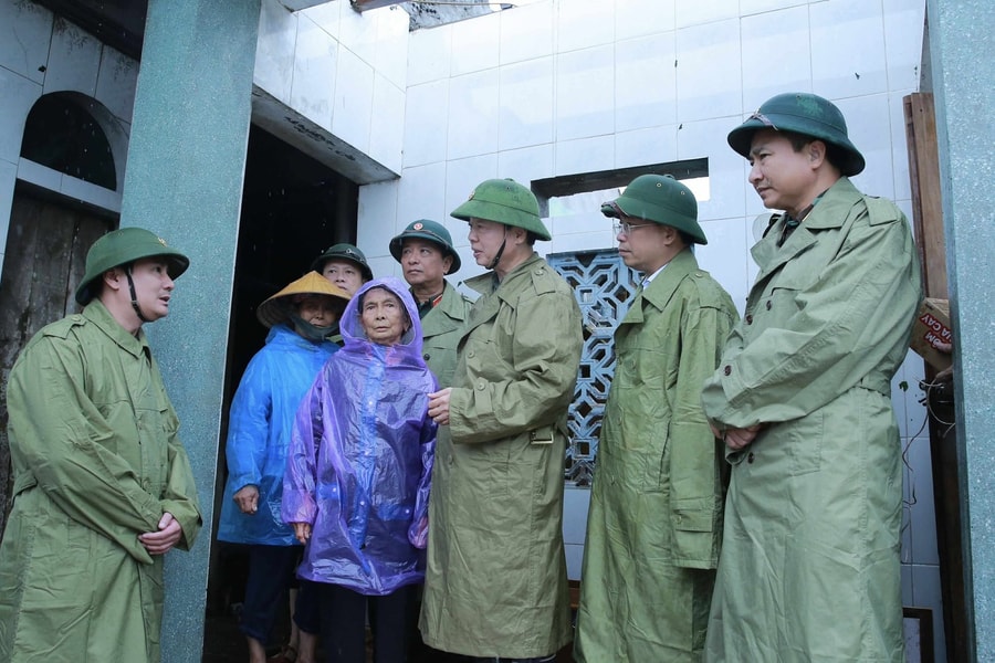Phó Thủ tướng Trần Hồng Hà kiểm tra công tác khắc phục hậu quả bão số 5 tại Hà Tĩnh