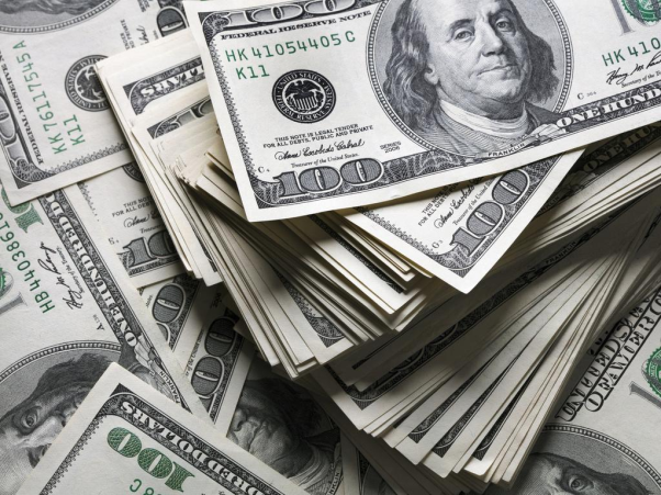 Đồng đô la lao dốc khi Trump sa thải thống đốc Fed khiến nhà đầu tư hoảng loạn