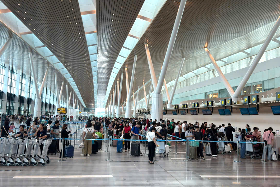 Gần 100 triệu lượt khách qua cảng hàng không trong 10 tháng