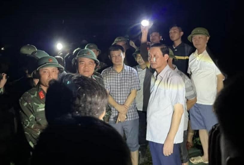 Kênh vỡ, Chủ tịch UBND tỉnh Thanh Hóa trực tiếp xuống hiện trường trong đêm