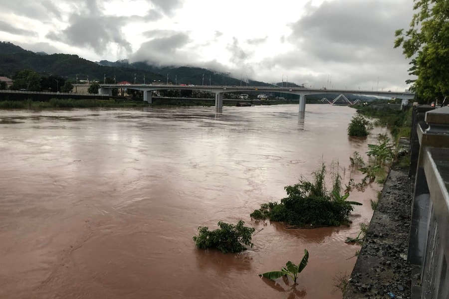 Lào Cai: Mưa bão gây nhiều thiệt hại, nước sông Hồng đang lên gần mức báo động cấp 3