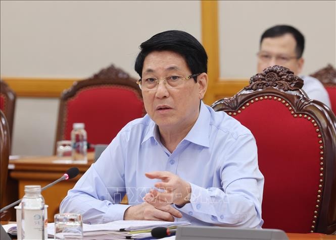 Bộ Chính trị cho ý kiến hoàn thiện văn kiện, nhân sự Đại hội Đảng bộ Cao Bằng và Huế