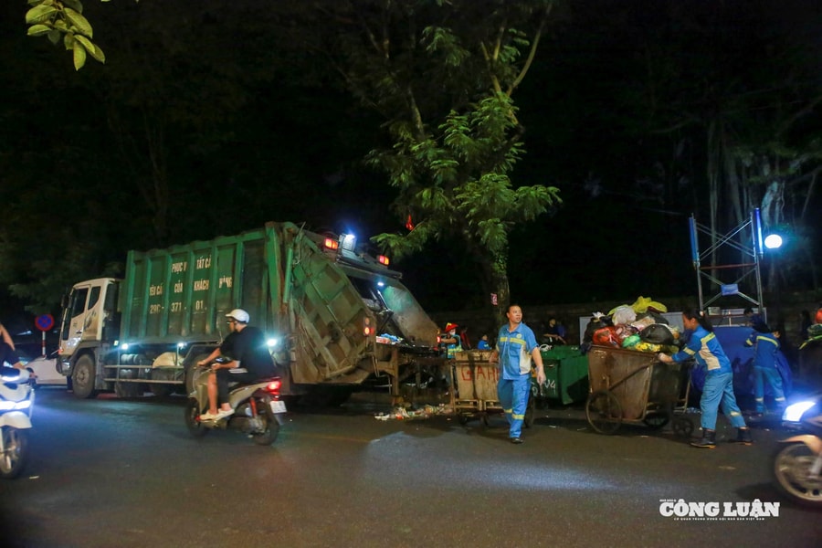 Thu gom hơn 1.600 tấn rác sau lễ diễu binh A80