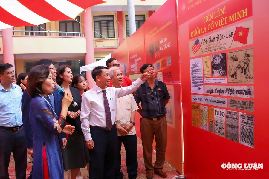 Khai mạc triển lãm 'Ký ức Ngày Độc lập và di sản cho Người trẻ'