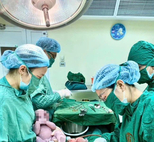 Sản phụ viêm tụy cấp khi chuyển dạ, bác sĩ chạy đua với 'tử thần' cứu mẹ tròn con vuông