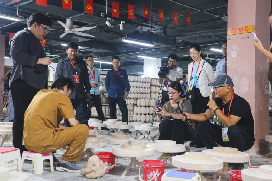 Hà Nội: Đoàn phóng viên quốc tế trải nghiệm điểm du lịch tiêu biểu nhân dịp Quốc khánh