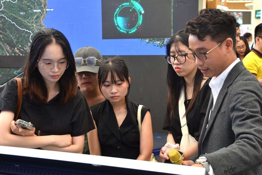 Robot, dữ liệu và cô giáo AI: Giải pháp đổi mới giáo dục Việt Nam