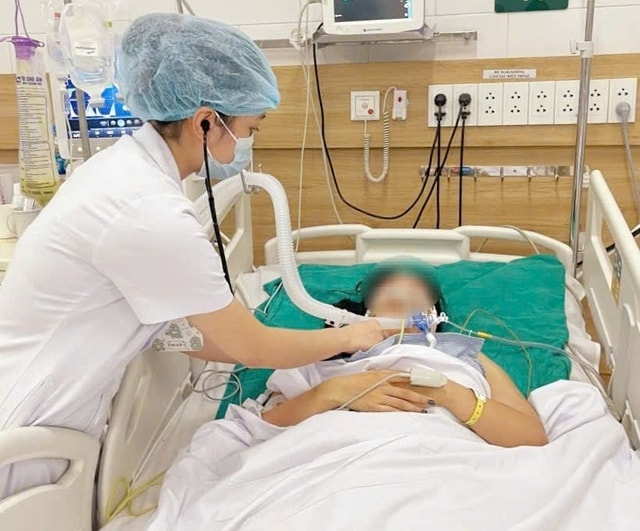 Tiêm botox tại nhà, hai phụ nữ liệt toàn thân, phải thở máy