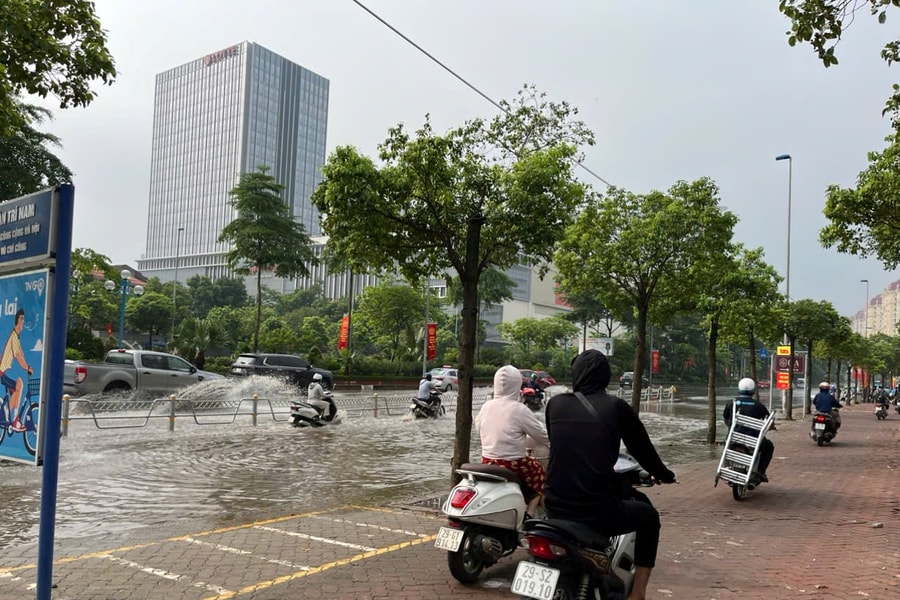 Hà Nội: Còn điểm úng ngập trên Đại lộ Thăng Long, đường Võ Chí Công