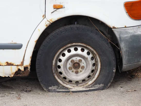 Áp suất lốp sai lệch có thể biến xe bạn thành quả bom di động