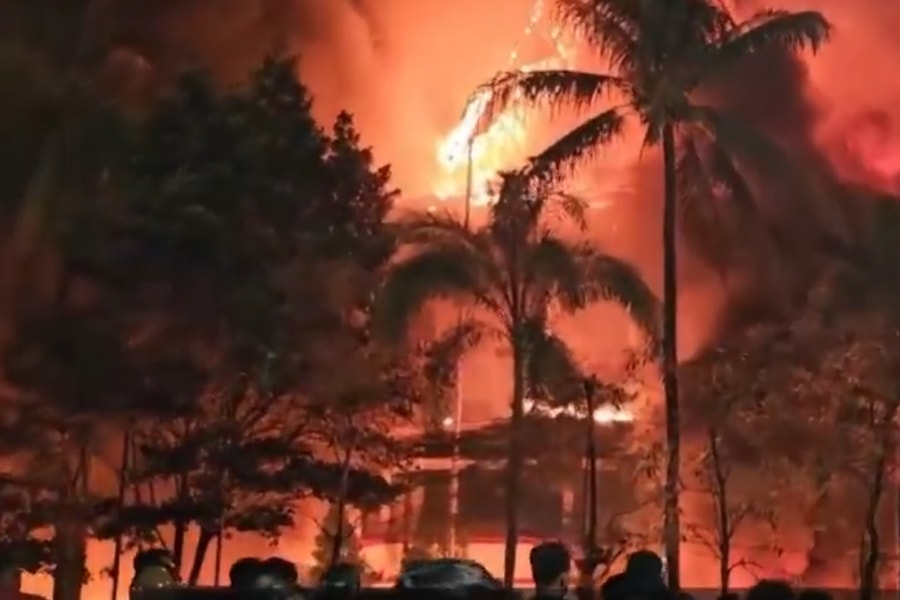 Bạo loạn lan rộng ở Indonesia, Tổng thống Subianto hủy chuyến thăm Trung Quốc