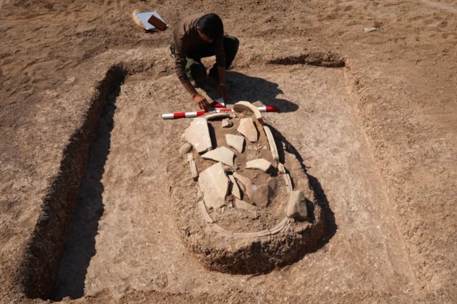 Hạn hán kỷ lục ở Iraq làm lộ ra nhiều ngôi mộ cổ hơn 2.000 năm tuổi