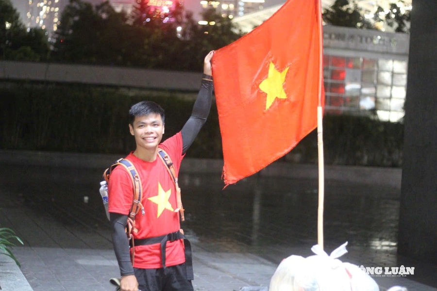 Hành trình 1.000km và tình yêu Tổ quốc của chàng trai xứ Thanh