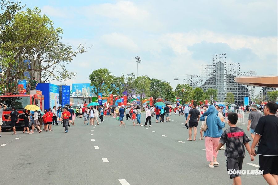 Hà Nội: Kéo dài Triển lãm thành tựu kinh tế xã hội, người dân đi lại thế nào?