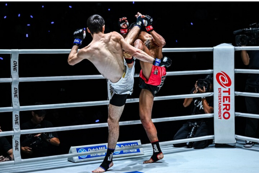 Võ sĩ Nga hạ knock-out cao thủ Muay Thái, ký hợp đồng gần 2,7 tỷ đồng