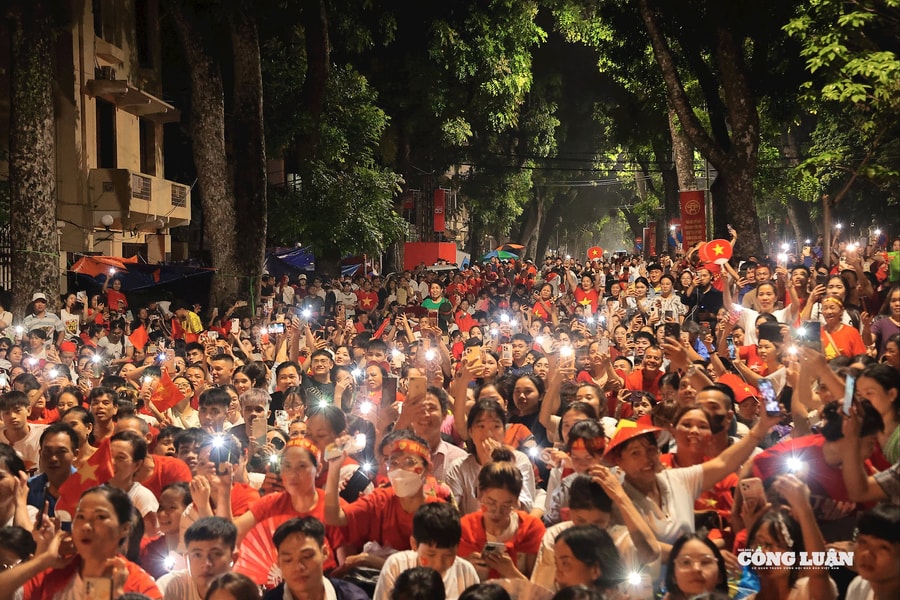 Hà Nội rộn ràng không khí đón Tết Độc lập, hàng vạn người chờ xem màn diễu binh - diễu hành