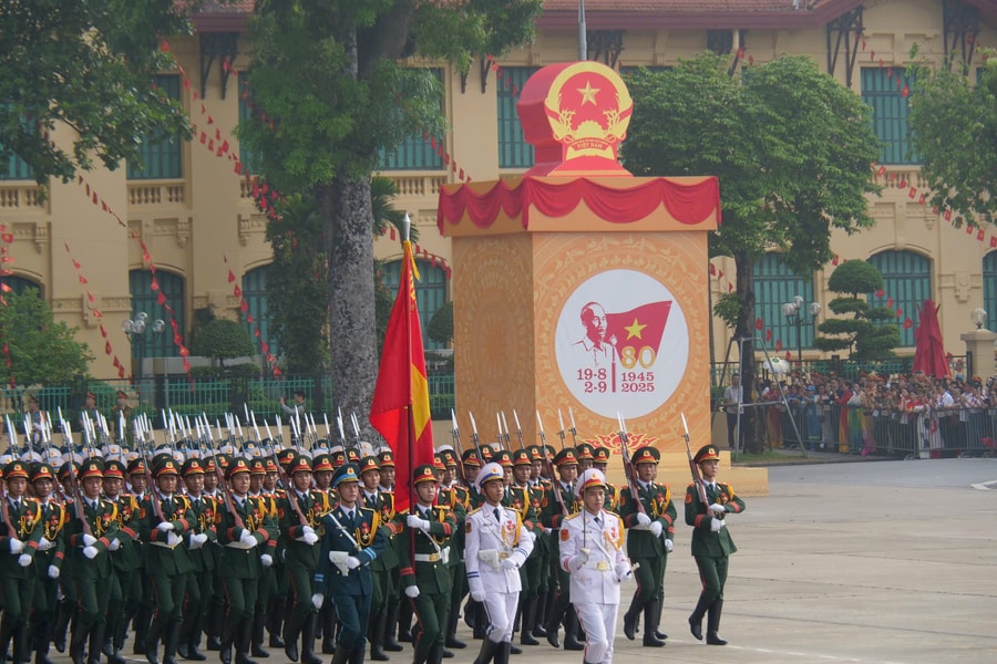 Các cơ quan báo chí đã 'vượt nắng, thắng mưa' đưa tin diễu binh, diễu hành A80