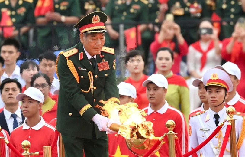 Người anh hùng giữ trời xanh Tổ quốc và sứ mệnh thắp lửa truyền thống tại Lễ kỷ niệm 80 năm Quốc khánh 2/9