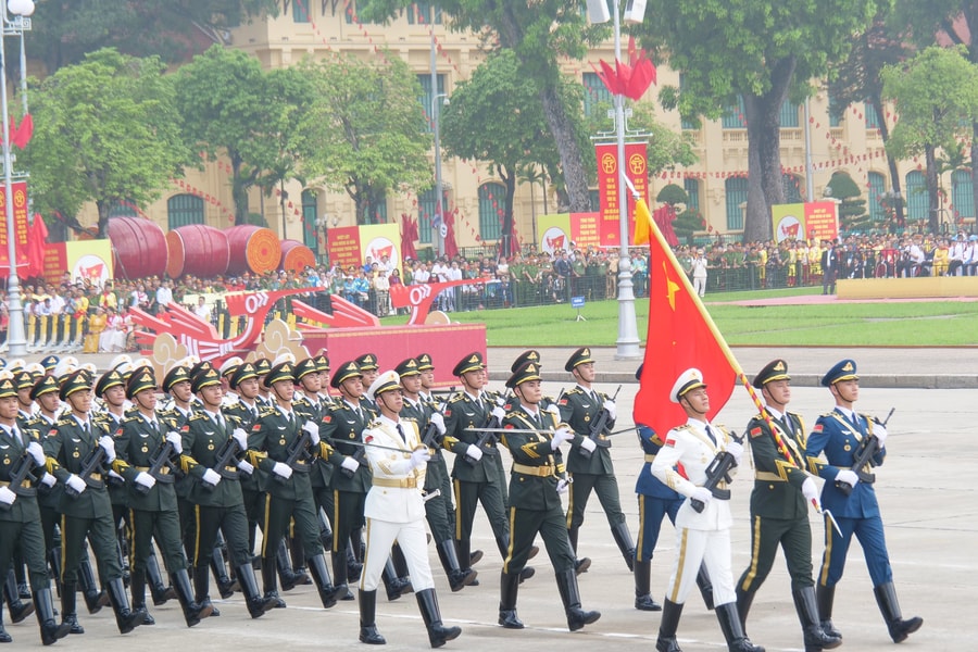 Những bước chân quốc tế cùng Việt Nam trong ngày hội non sông