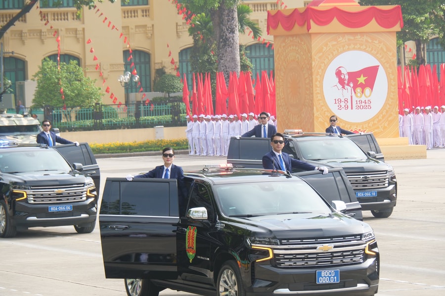 Từ 'đội hình nón' hộ tống đến 'pháo đài thép' chống đạn: Dấu ấn Công an nhân dân trong lễ diễu binh A80