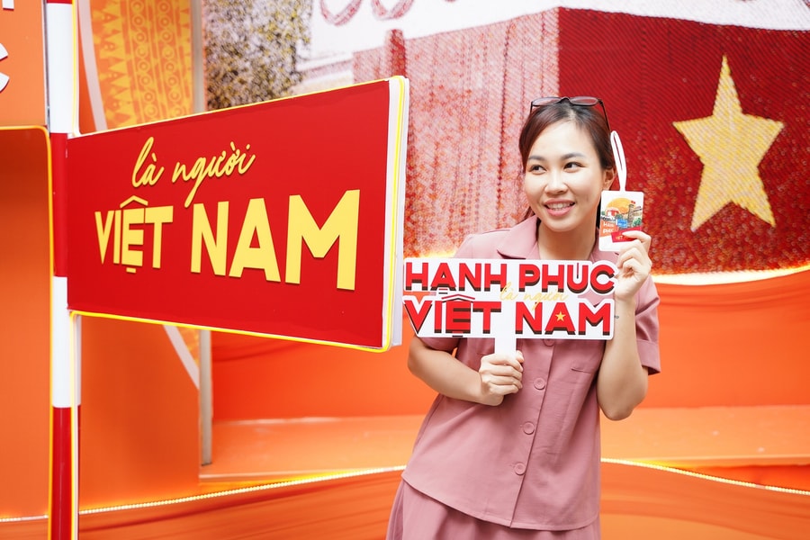 Photobooth SHB: Không gian sống ảo “cháy máy” dịp lễ 2/9