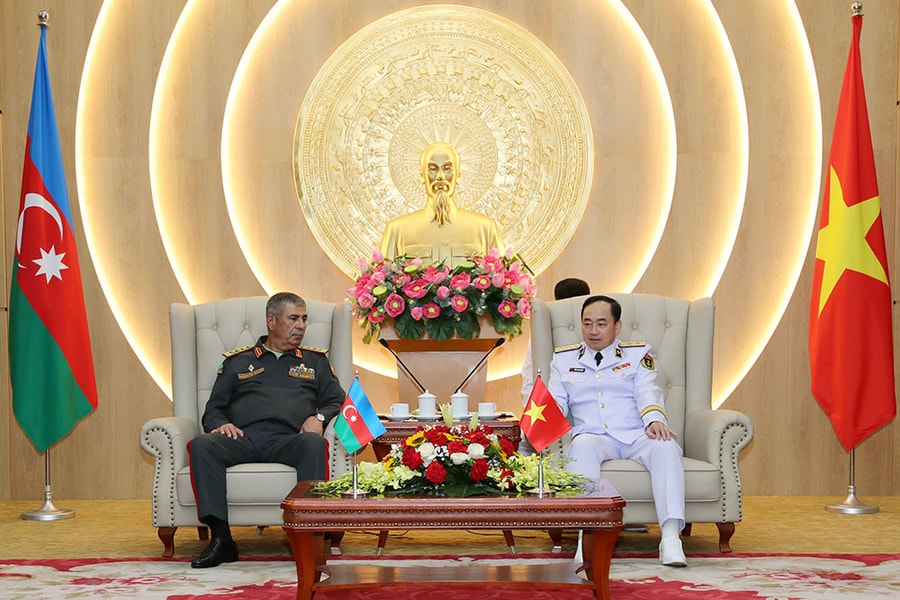 Bộ trưởng Bộ Quốc phòng Azerbaijan thăm Hải quân nhân dân Việt Nam