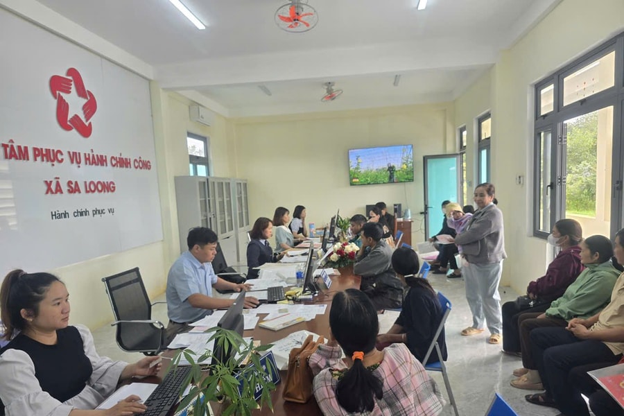 Chính phủ yêu cầu bố trí, luân chuyển cán bộ phù hợp thực tiễn, tránh 'nơi thừa, nơi thiếu'