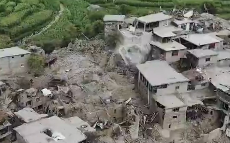 Ba trận động đất liên tiếp ở Afghanistan, hơn 2.200 người thiệt mạng