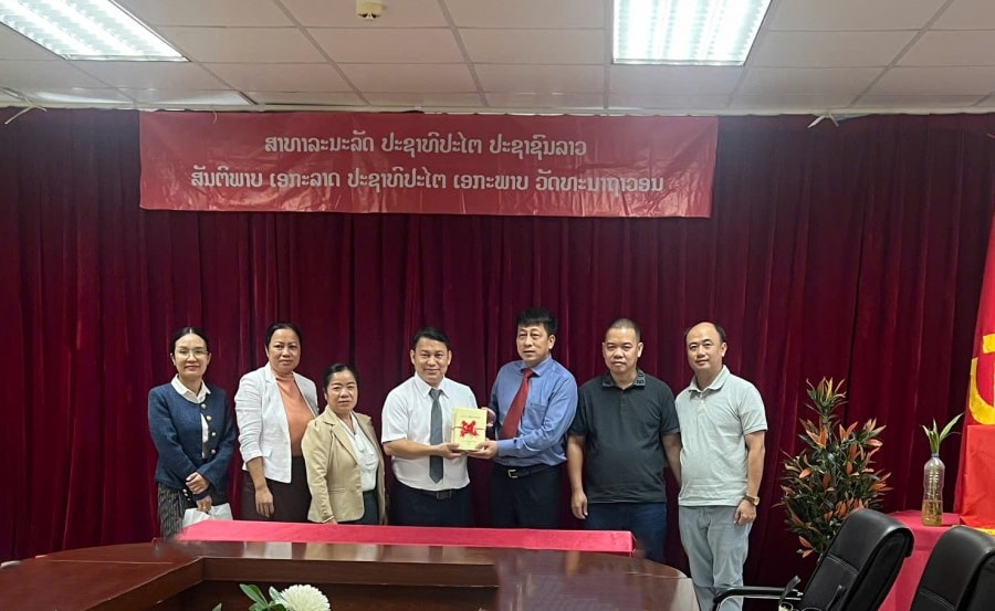 Nhà xuất bản Giáo dục Việt Nam đến thăm và làm việc với Nhà xuất bản và Phát hành Sách Quốc gia Lào