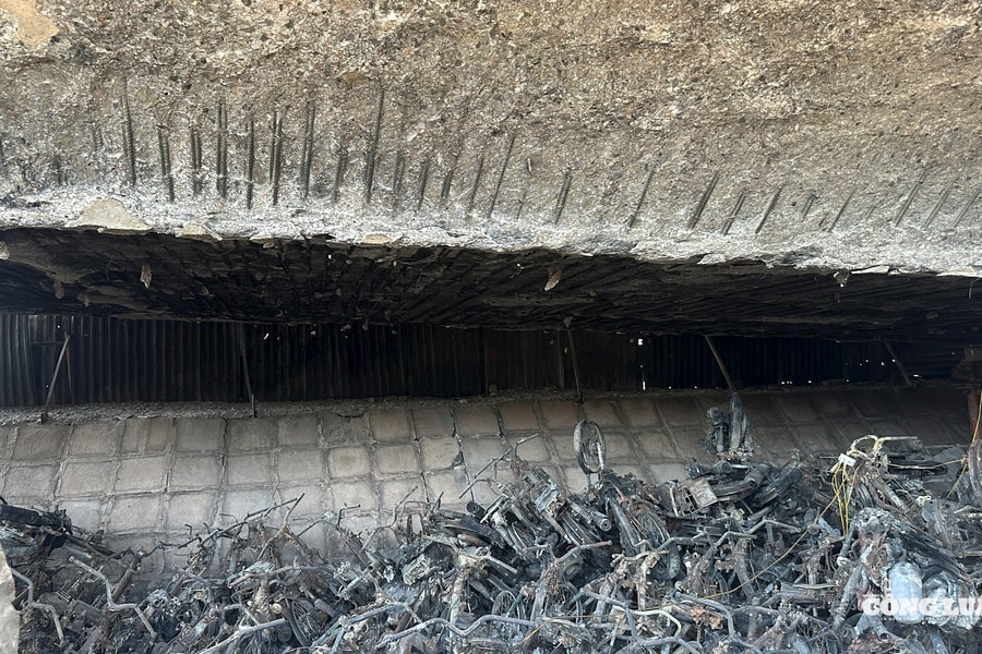 Sau vụ cháy bãi xe, lắp trụ sắt tại dầm cầu Vĩnh Tuy để giám sát biến dạng, phòng ngừa rủi ro kết cấu