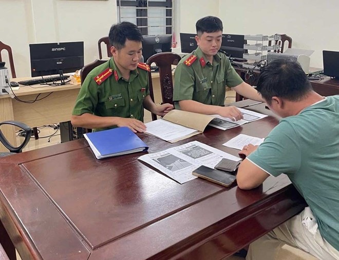 Công an tỉnh Ninh Bình làm việc với người đàn ông đăng thông tin xúc phạm ngành điện