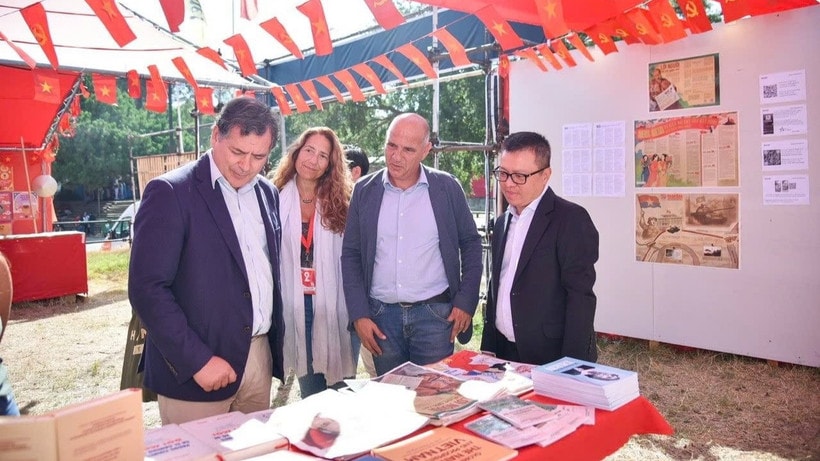 Báo Nhân Dân tham dự Hội báo Avante, Bồ Đào Nha