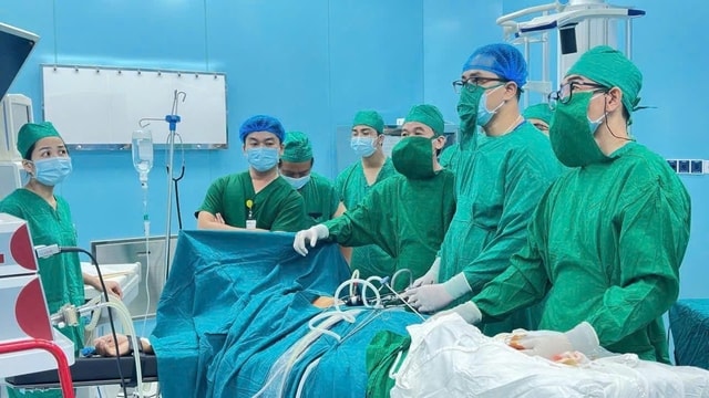 Ca mổ nội soi lịch sử đầu tiên ở đặc khu Côn Đảo